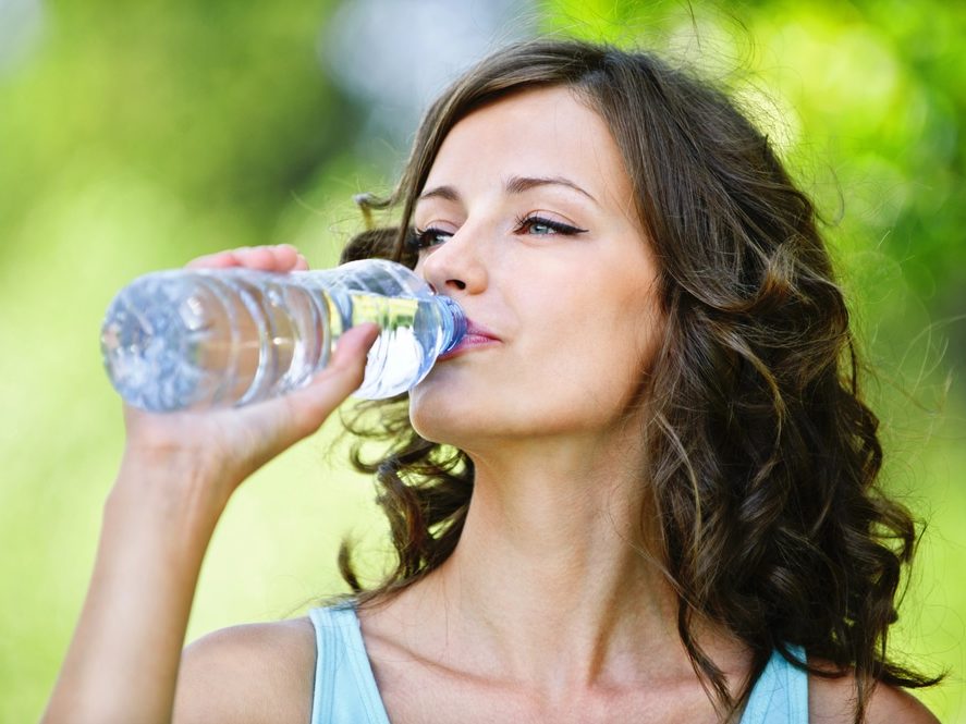 Boire de l'eau régulièrement